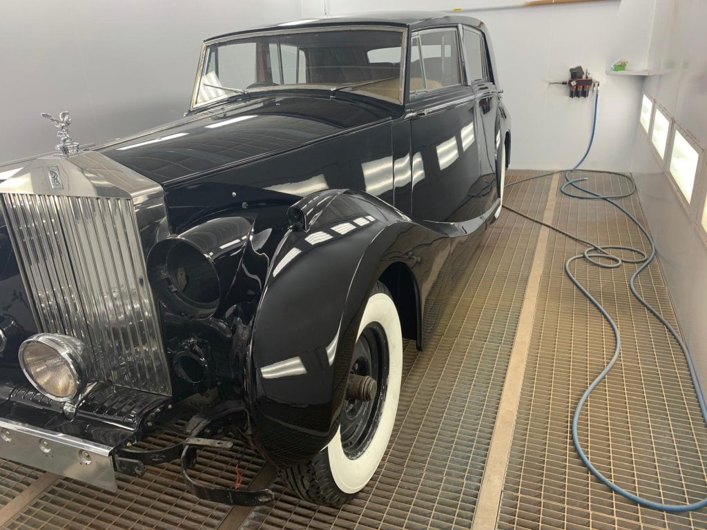 Rolls-Royce Silver Cloud 1 après peinture et finition chez ANG Automotive
