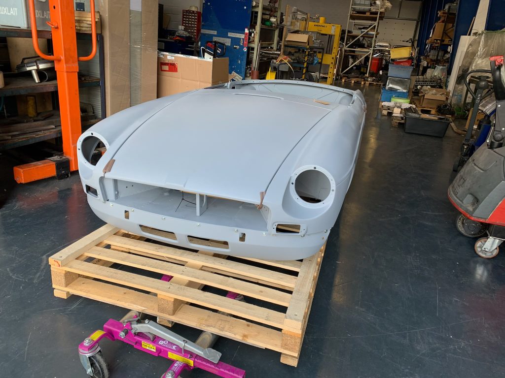 Remise en état d’une carrosserie automobile dans l’atelier ANG Automotive à Contern