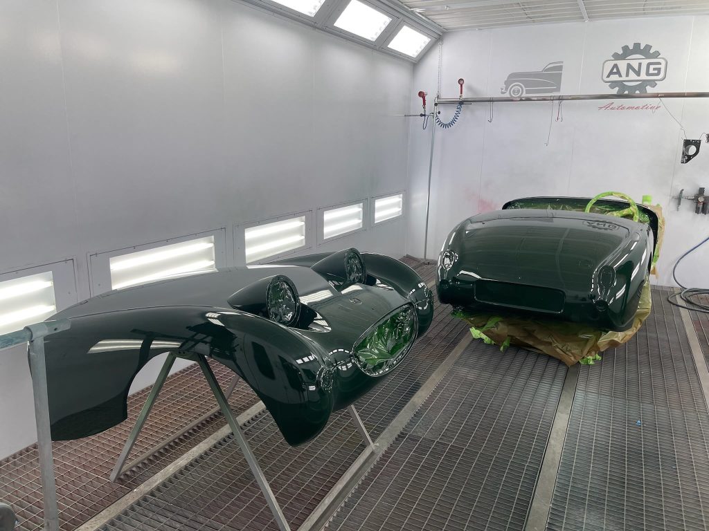 Travail de peinture automobile dans l’atelier ANG Automotive à Contern