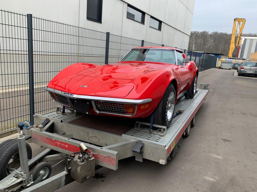 Transport d’un véhicule ancien sur remorque ouverte par ANG Automotive